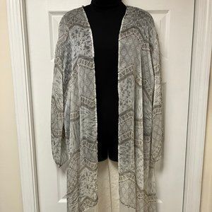 Women’s Kimono ASTR New Beautiful Fringe Never Worn Aztec Design Cover UP